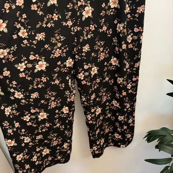 Floral romper - Picture 2 of 3